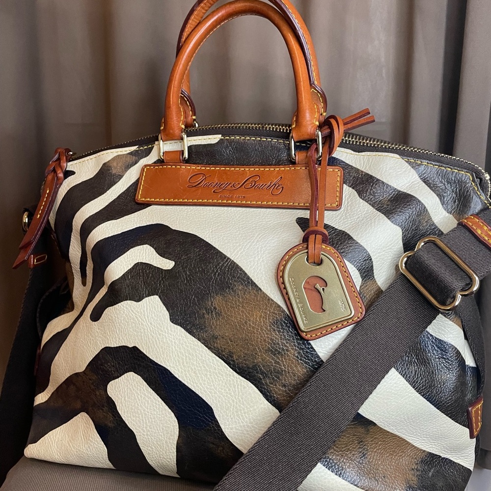Dooney & Bourke Florentine Zebra Dome Satchel

🦓✨ Sloane Safari
